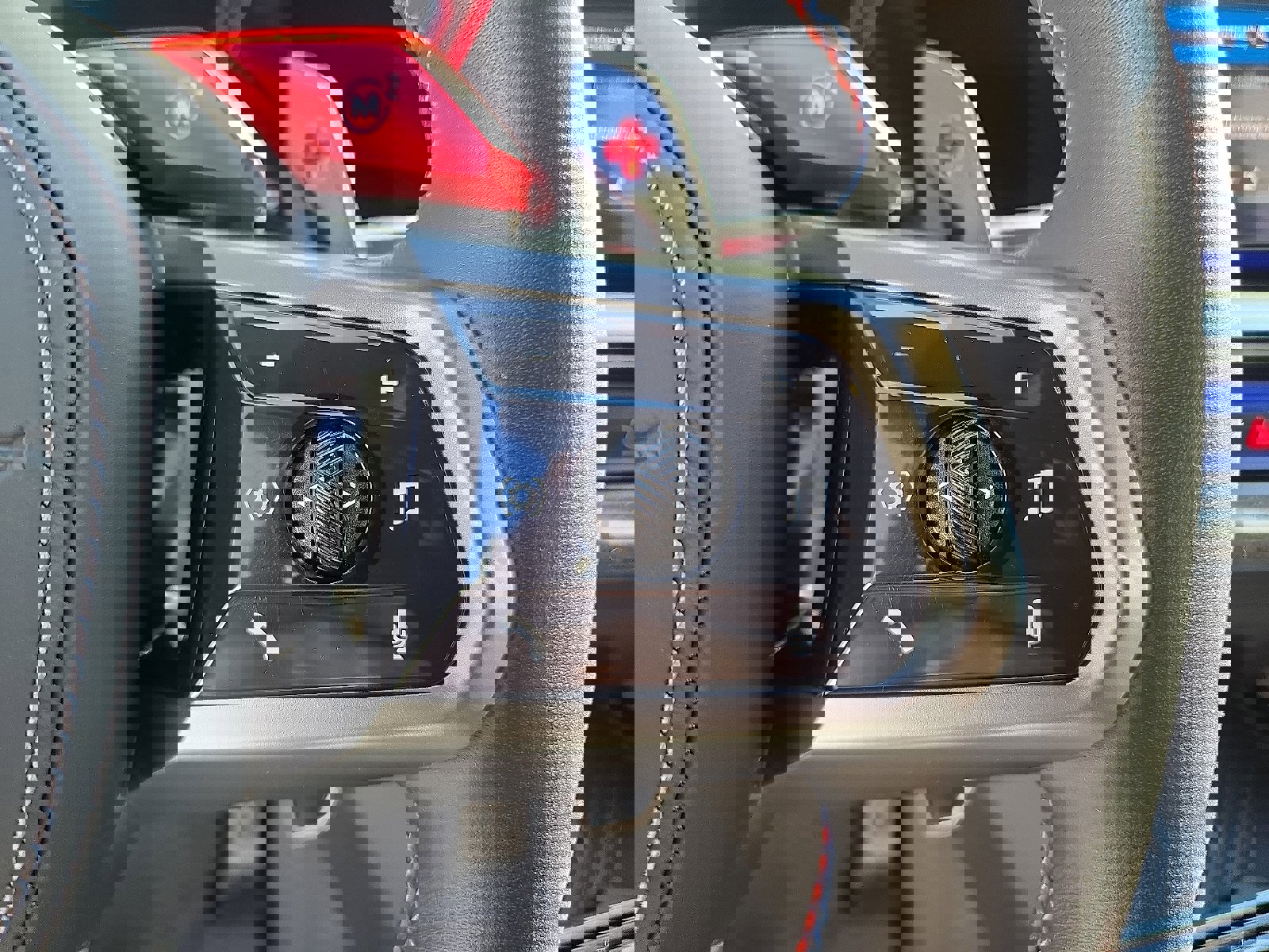 Used 2025 BMW M5 w/ Executive Package image 24