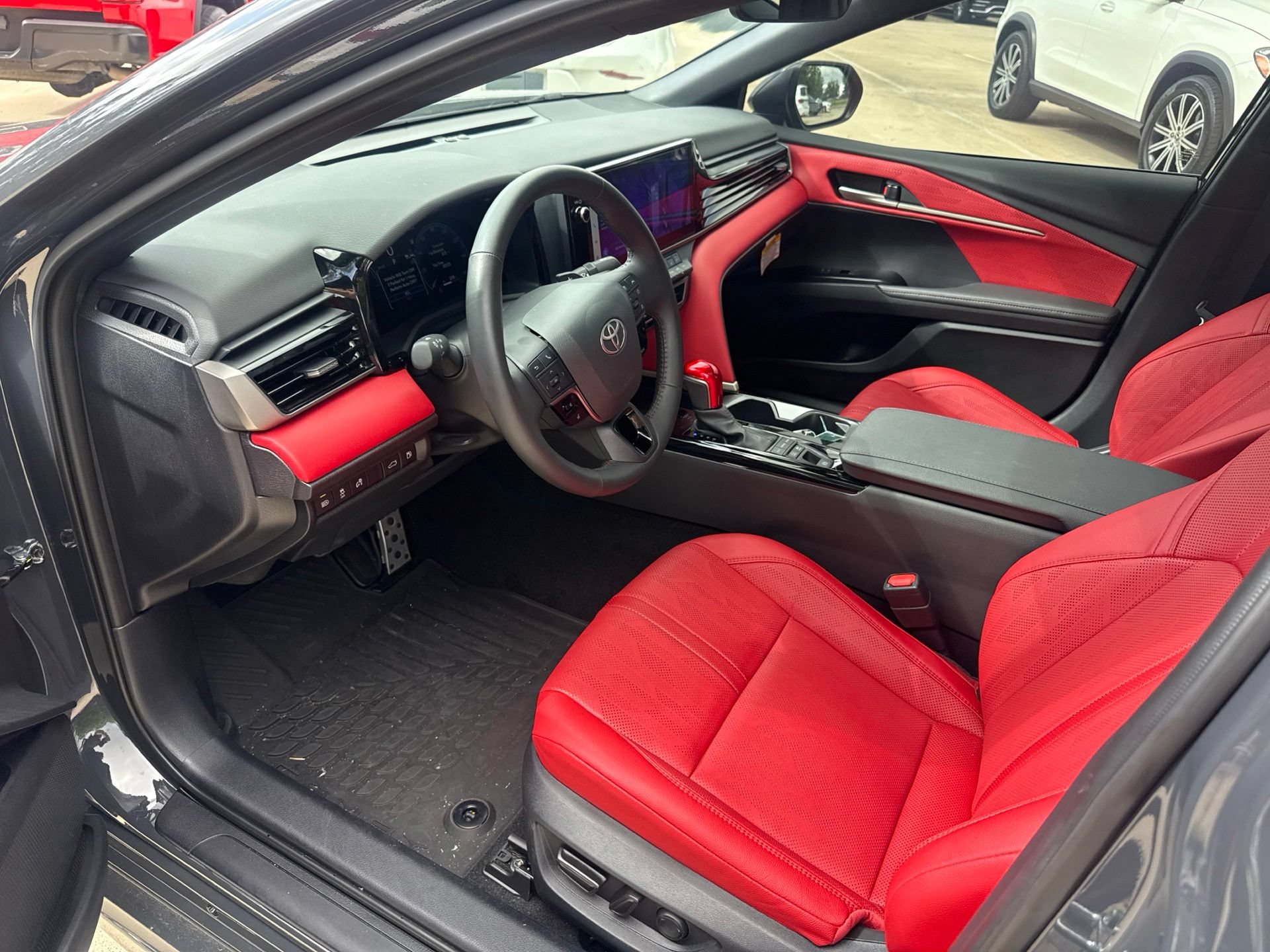 Used 2025 Toyota Camry XSE FWD image 9