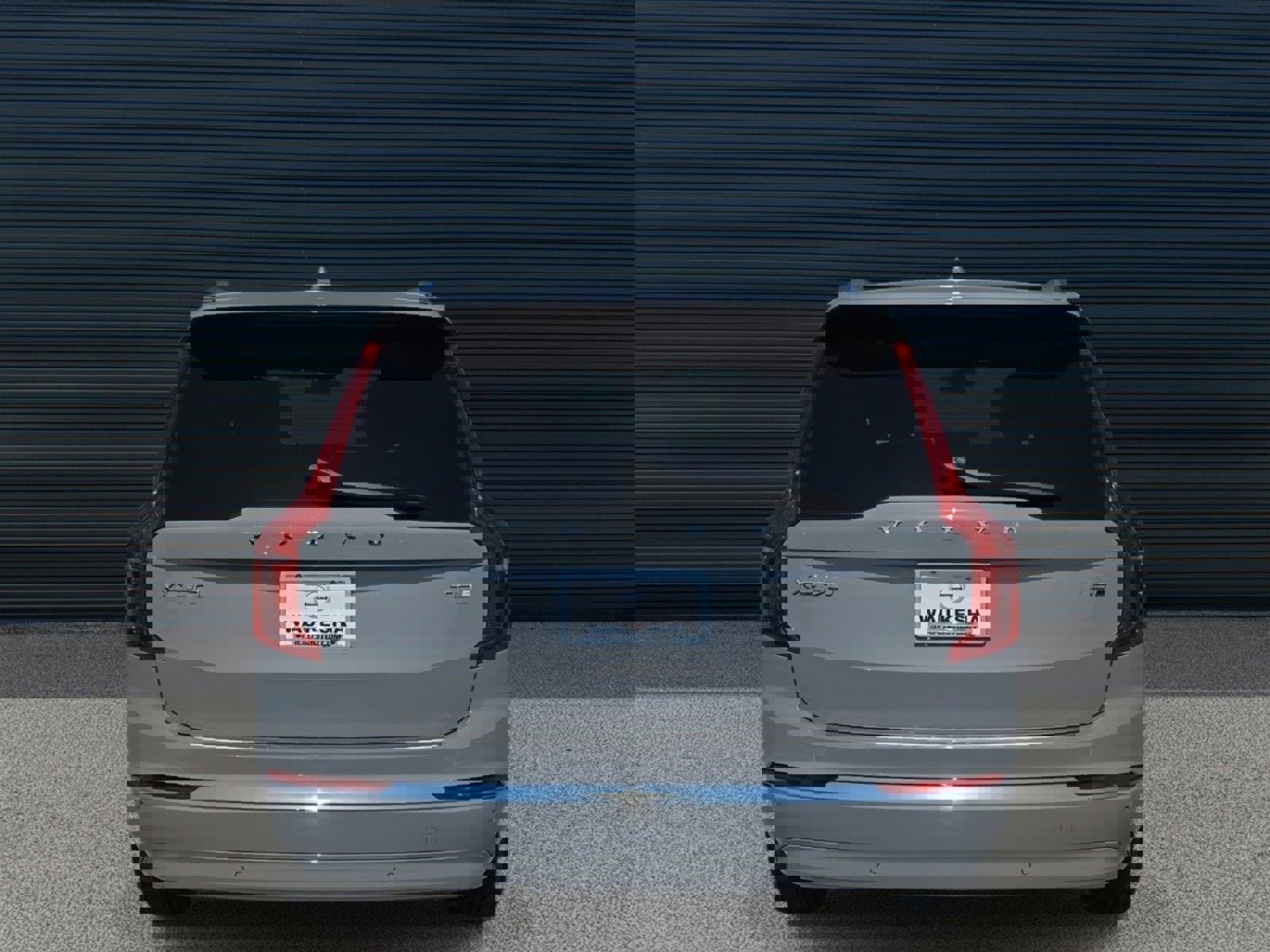 Used 2025 Volvo XC90 T8 Plus w/ Protection Package Premier image 4