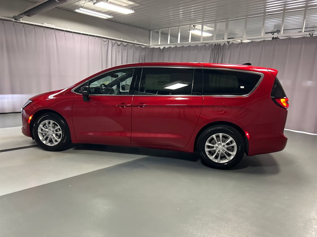 New 2027 Chrysler Pacifica Select FWD image 4