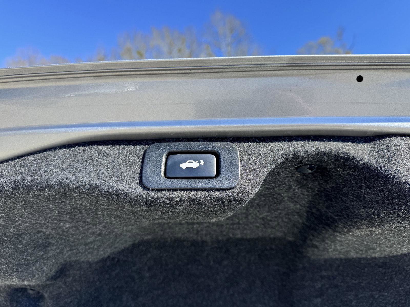 Used 2018 Lexus ES 350 w/ Luxury Package w/Wood Trim image 23