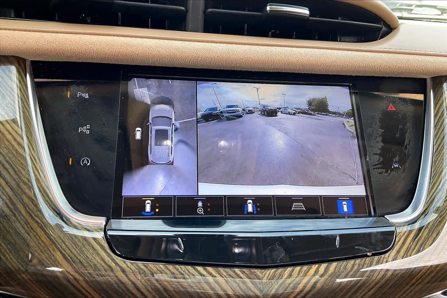 Used 2021 Cadillac XT6 Premium Luxury w/ Platinum Package FWD image 24