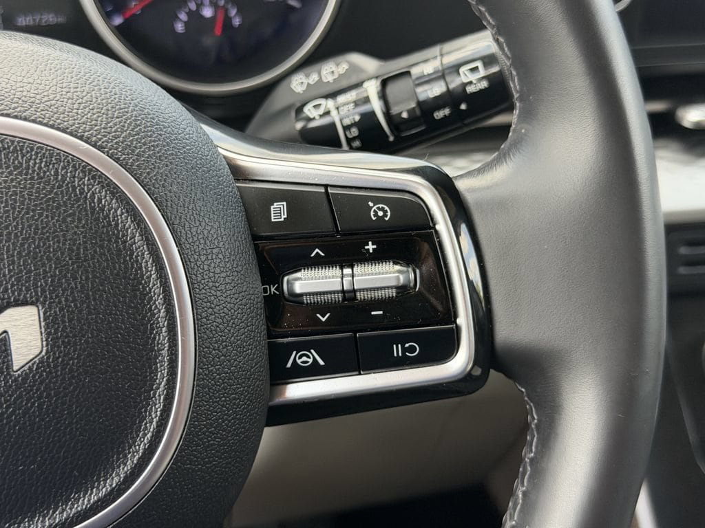 Certified 2024 Kia Carnival LX FWD image 33