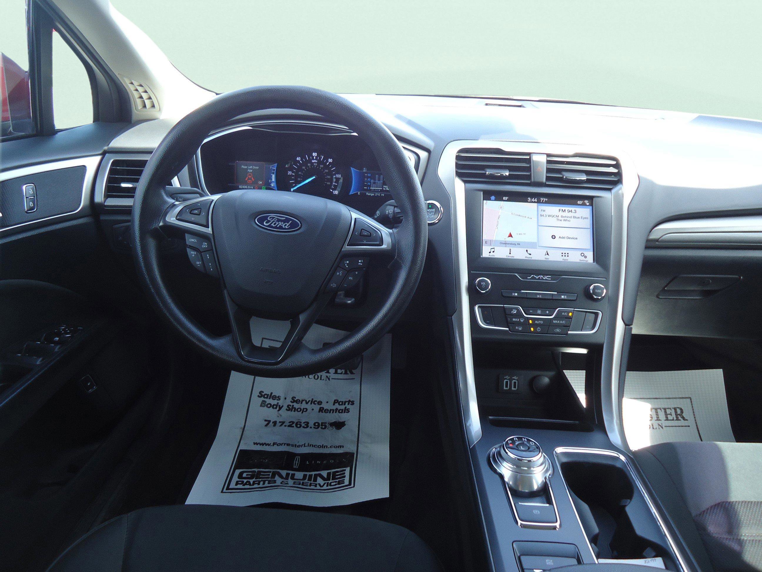 Used 2019 Ford Fusion SE FWD image 11