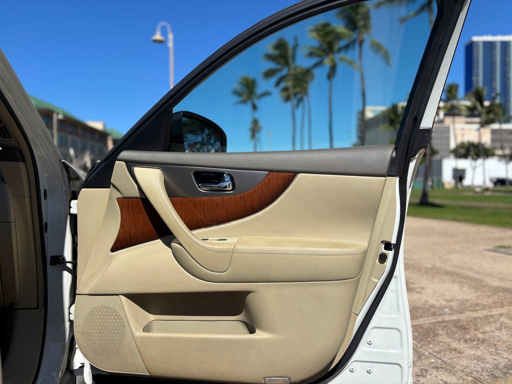 Used 2015 INFINITI QX70 AWD w/ Premium Package image 16