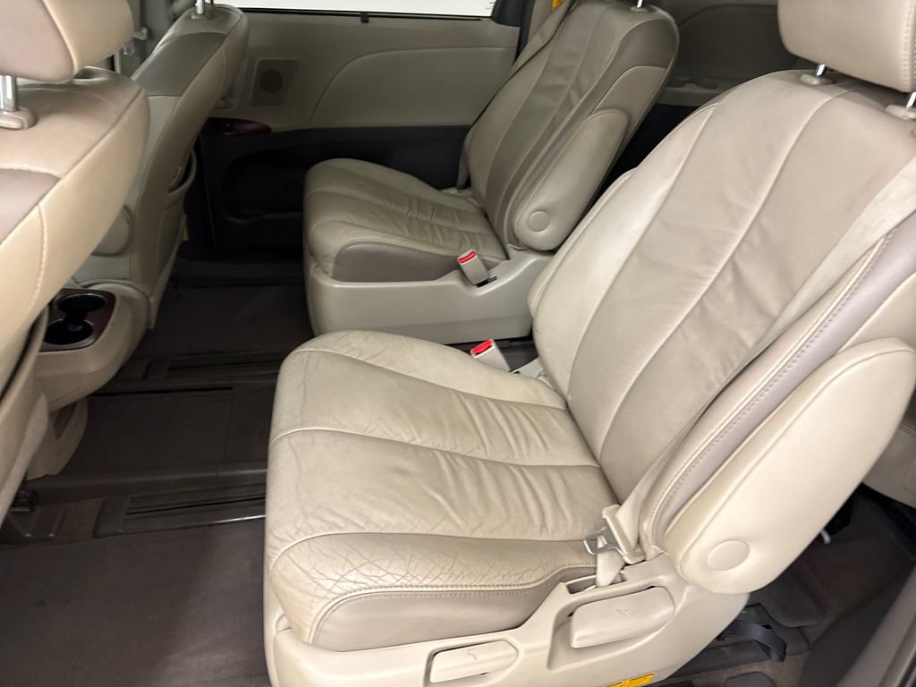 Used 2013 Toyota Sienna Limited w/ Premium Pkg FWD image 19