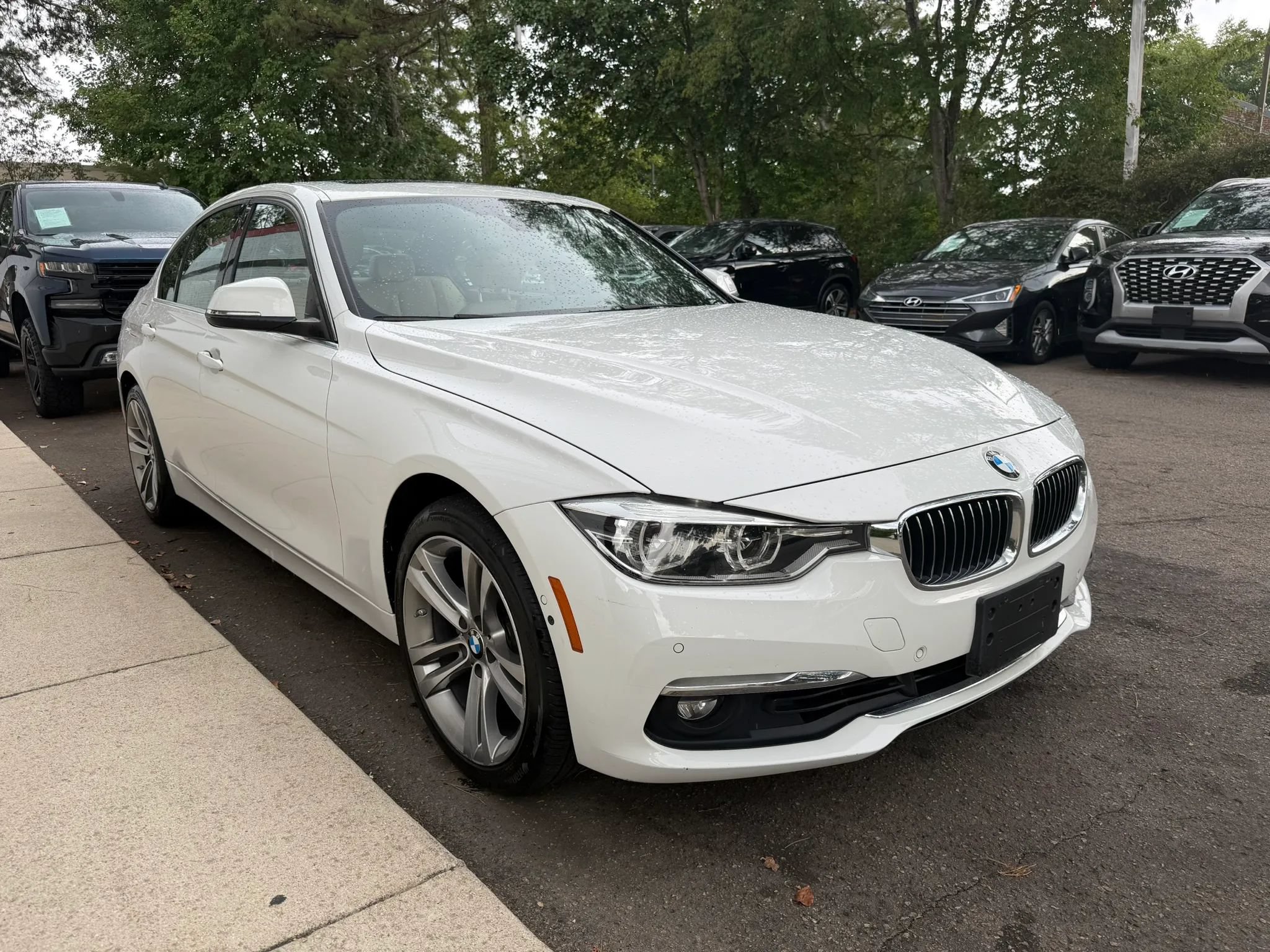 Used 2018 BMW 330i xDrive Sedan w/ Executive Package AWD/4WD image 4