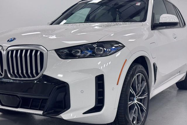 Used 2025 BMW X5 xDrive50e w/ M Sport Package image 8