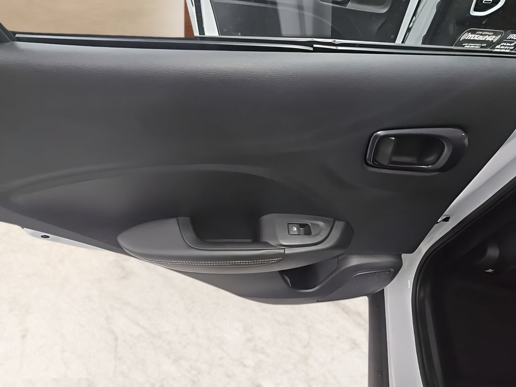 Used 2022 Hyundai Venue Limited FWD image 15