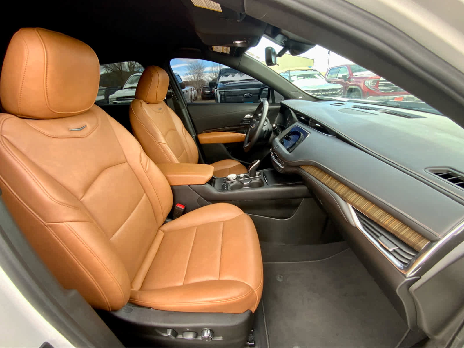 Used 2021 Cadillac XT4 Premium Luxury w/ Enhanced Visibility Package image 24