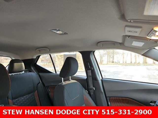 Used 2024 Nissan Kicks SR image 13