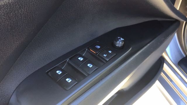 Used 2020 Toyota Camry SE image 21