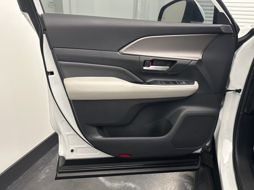 Used 2024 Toyota Grand Highlander XLE image 18