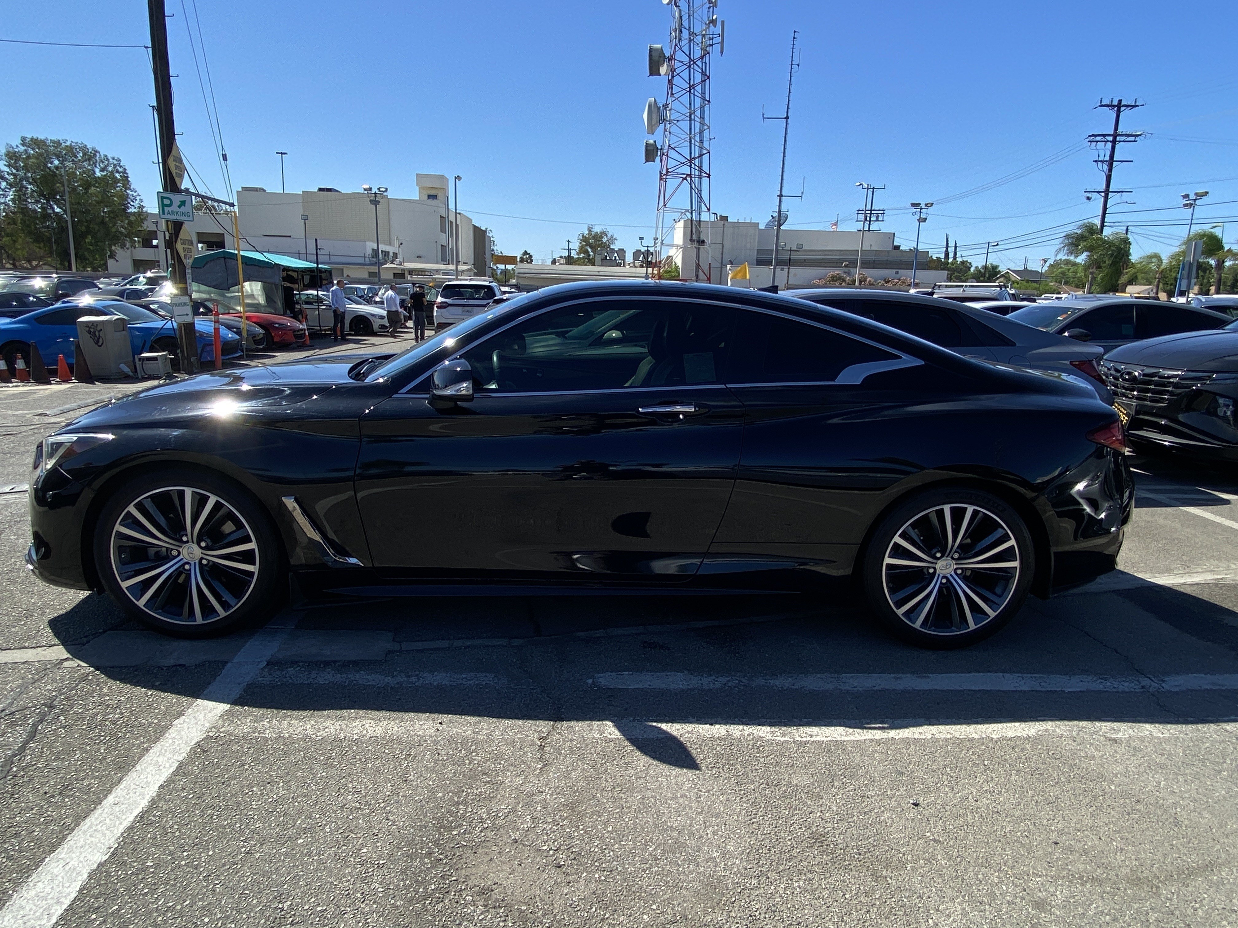 Used 2019 INFINITI Q60 3.0t Luxe RWD image 2