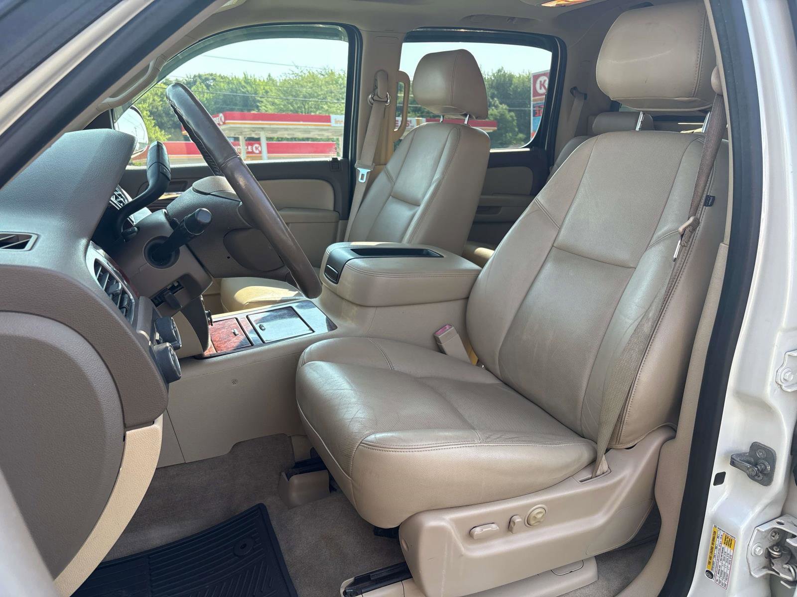 Used 2013 Chevrolet Avalanche LTZ AWD/4WD image 9