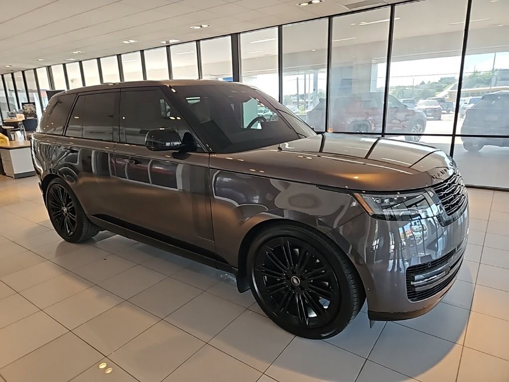 Used 2025 Land Rover Range Rover SE AWD/4WD image 5