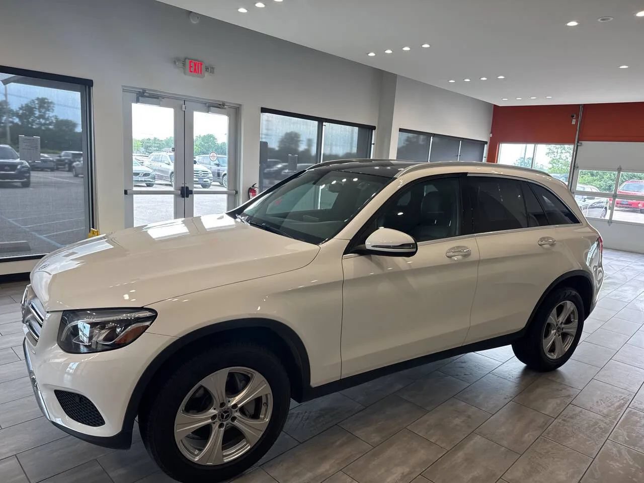 Used 2018 Mercedes-Benz GLC 300 4MATIC w/ Premium Package image 9