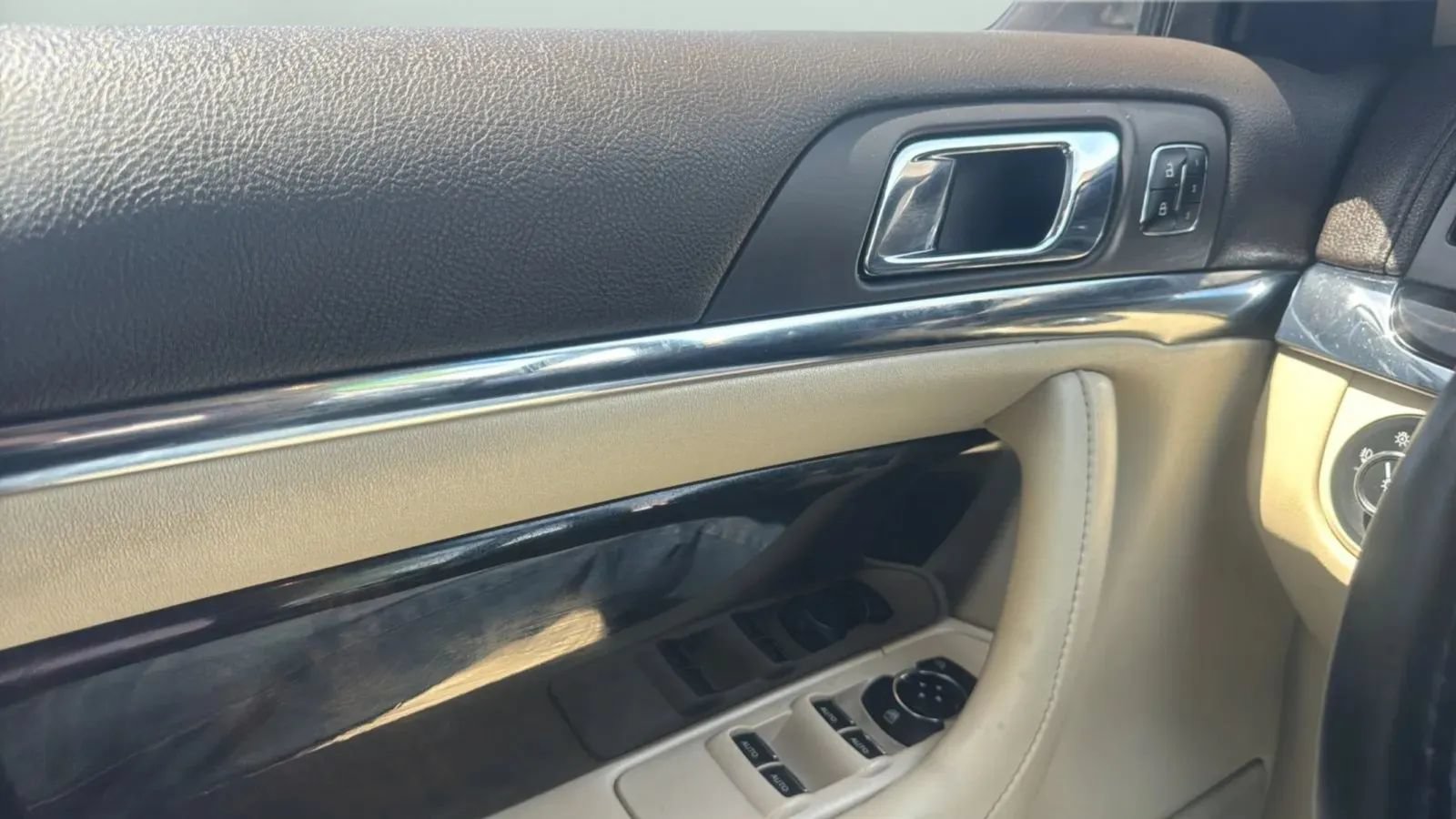 Used 2014 Lincoln MKS w/ Equipment Group 101A FWD image 22