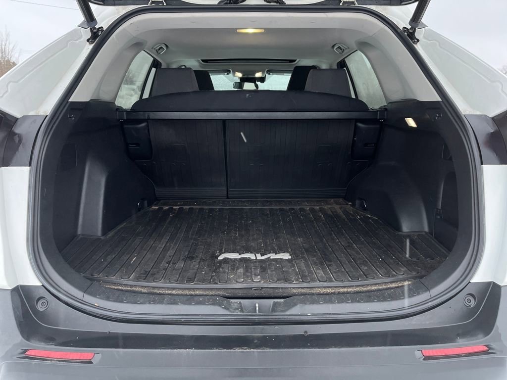 Used 2022 Toyota RAV4 XLE image 23