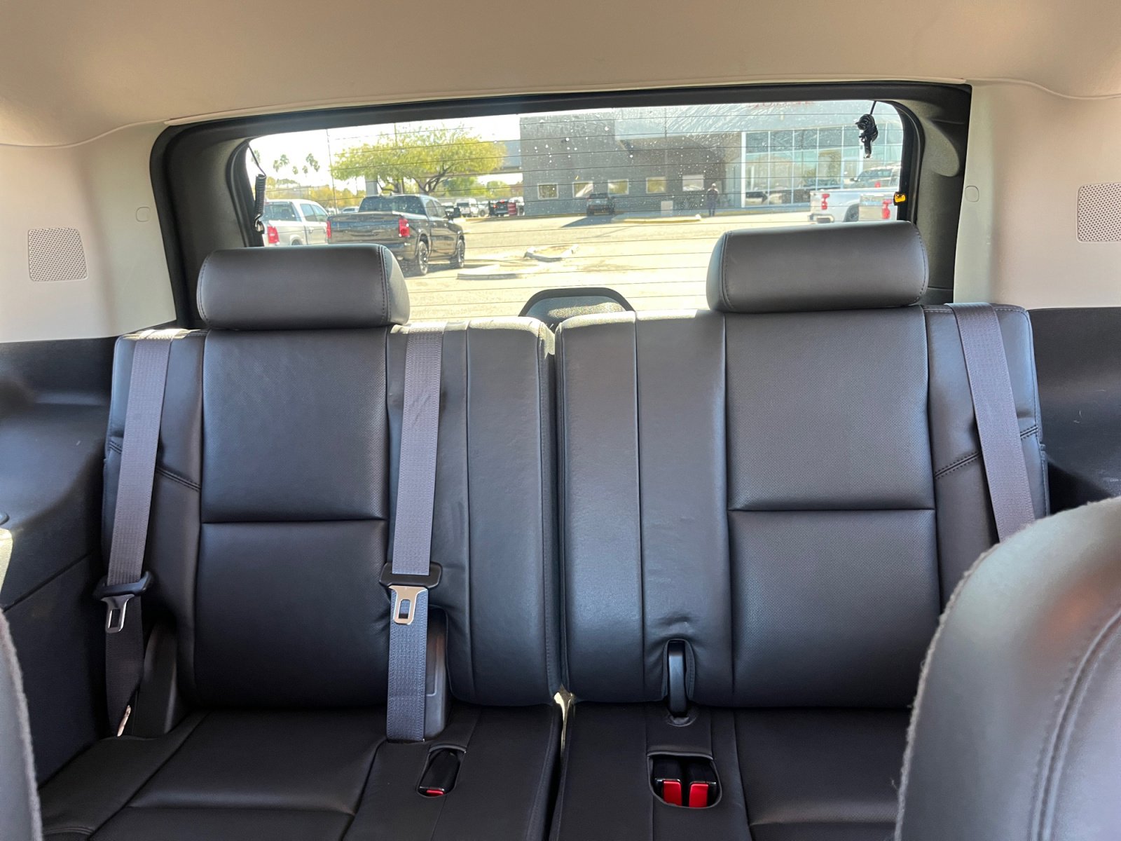 Used 2014 Cadillac Escalade Luxury image 17