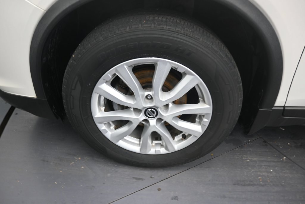 Used 2020 Nissan Rogue SV FWD image 9