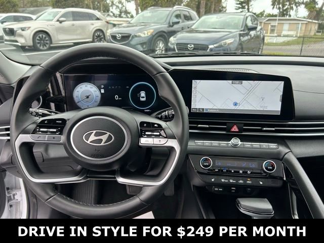 Used 2025 Hyundai Elantra SEL image 18