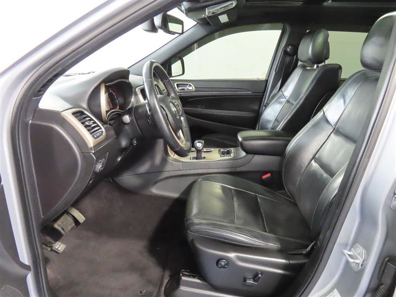 Used 2015 Jeep Grand Cherokee Limited w/ Luxury Group II image 17