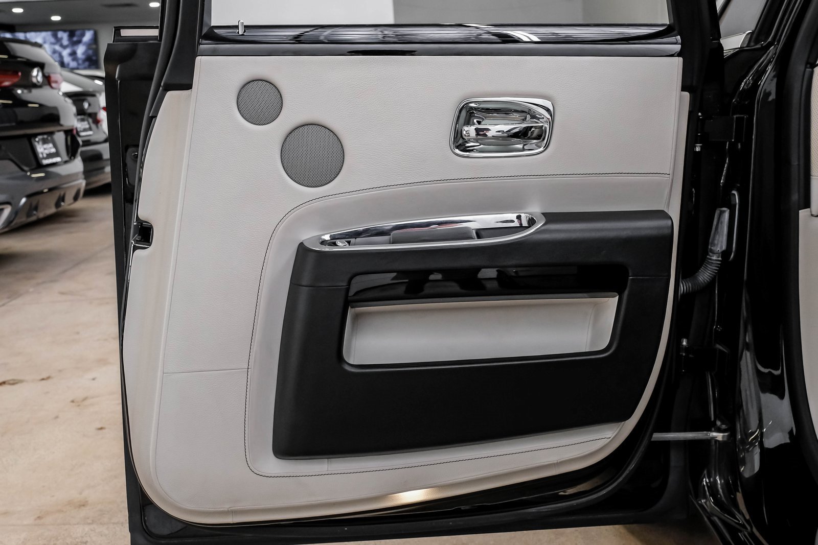 Used 2014 Rolls-Royce Ghost image 59