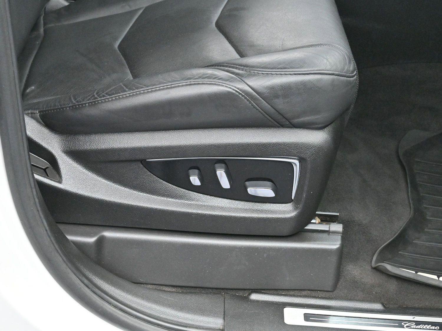 Used 2017 Cadillac Escalade ESV Luxury image 38