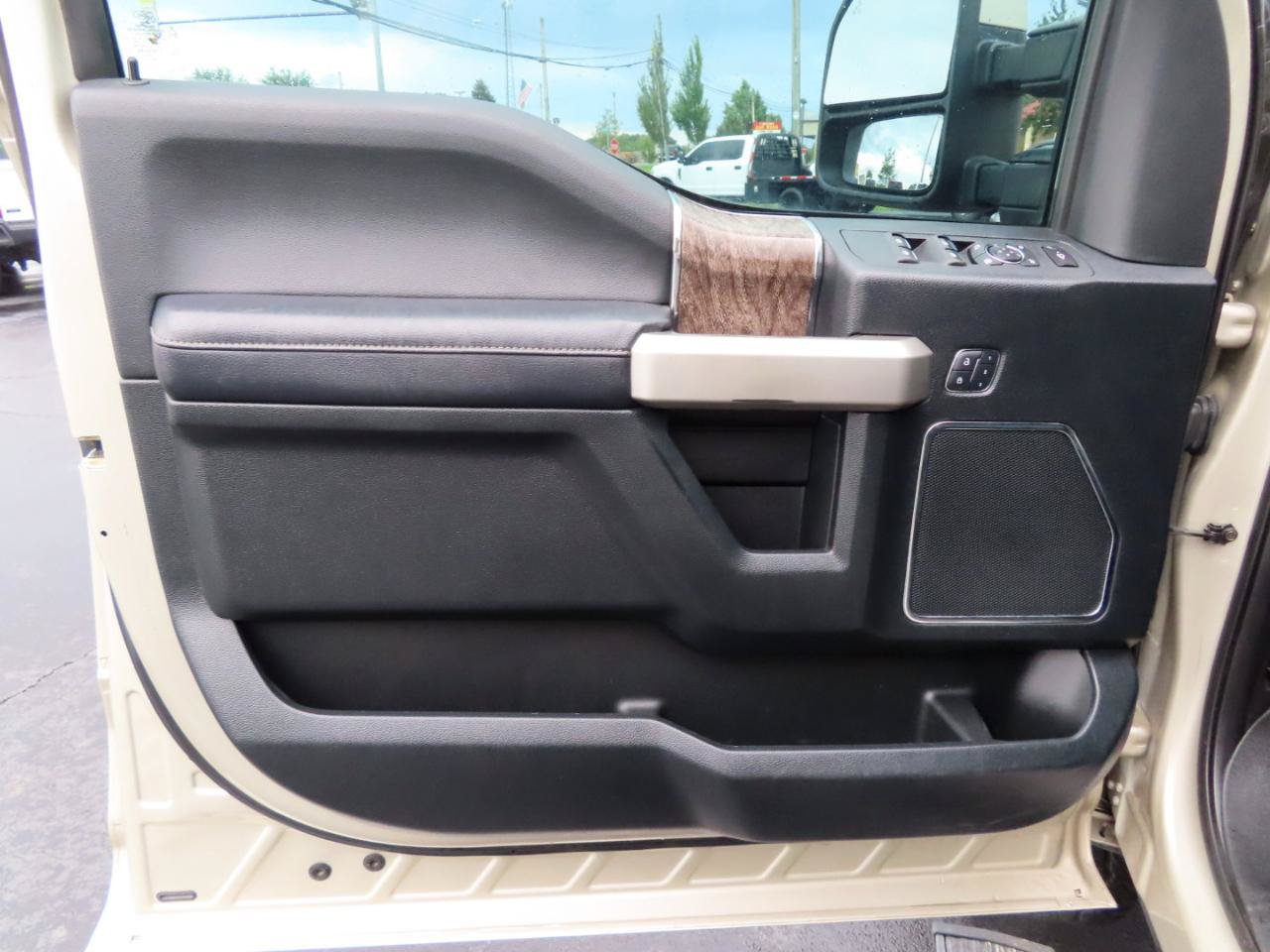 Used 2017 Ford F350 Lariat w/ Lariat Ultimate Package AWD/4WD image 27