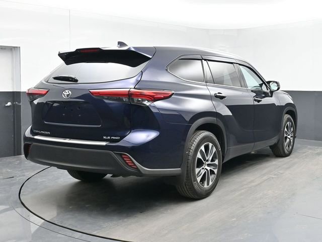 Used 2022 Toyota Highlander XLE image 11