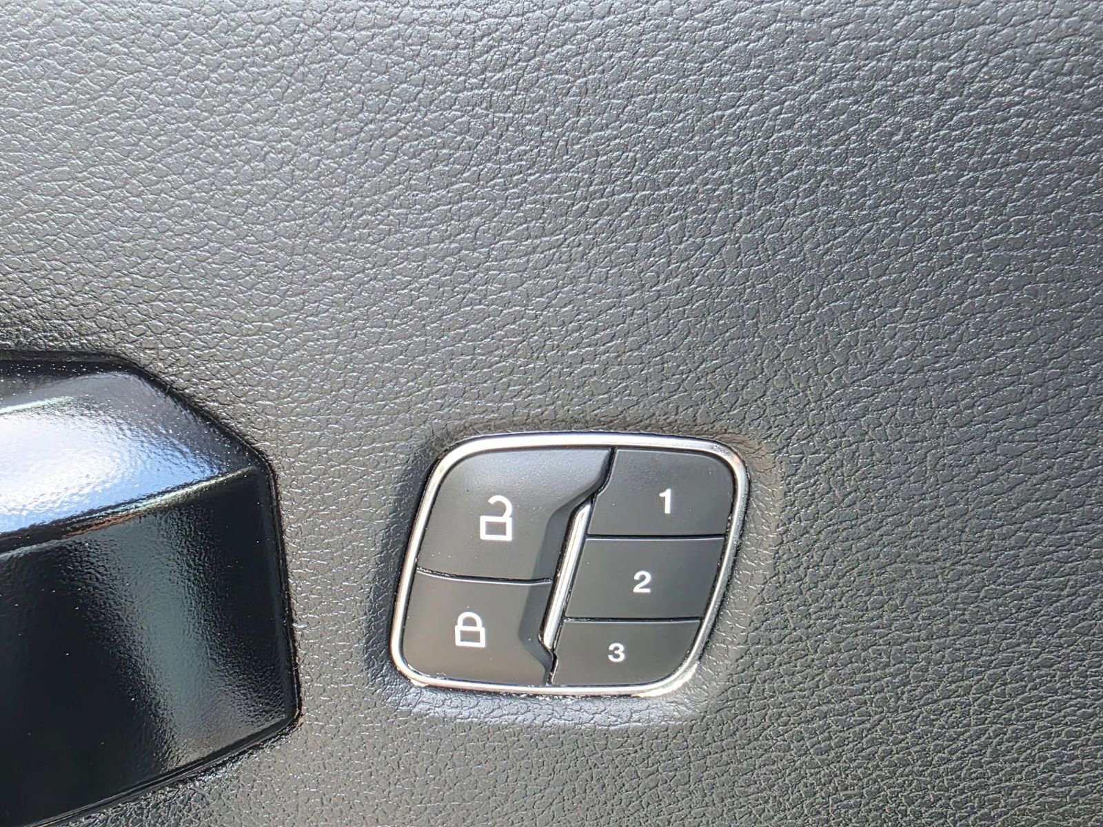 Used 2018 Ford F250 Lariat w/ Lariat Ultimate Package image 25