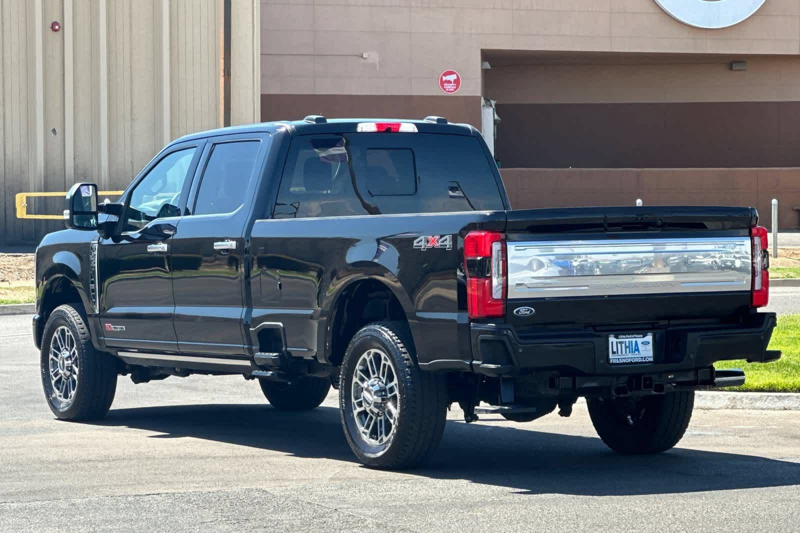 Certified 2025 Ford F250 Platinum w/ Platinum Plus Package AWD/4WD image 7