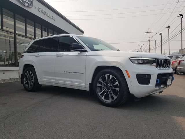 Used 2023 Jeep Grand Cherokee Overland w/ Luxury Tech Group IV AWD/4WD image 1