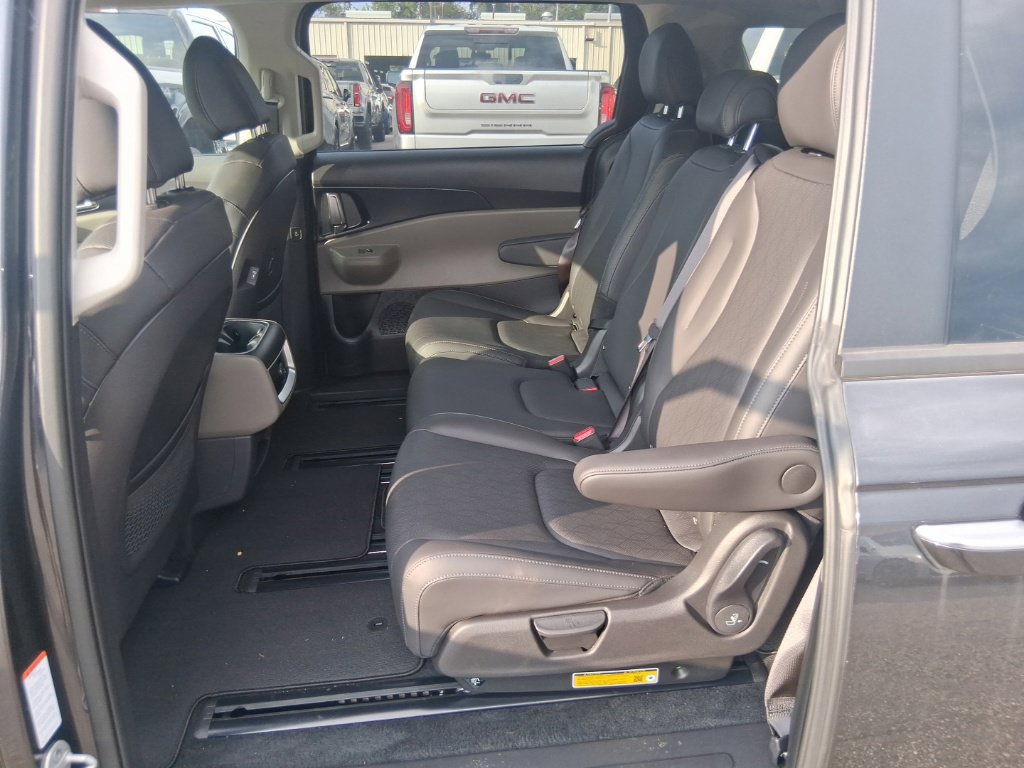 Certified 2026 Kia Carnival FWD image 17