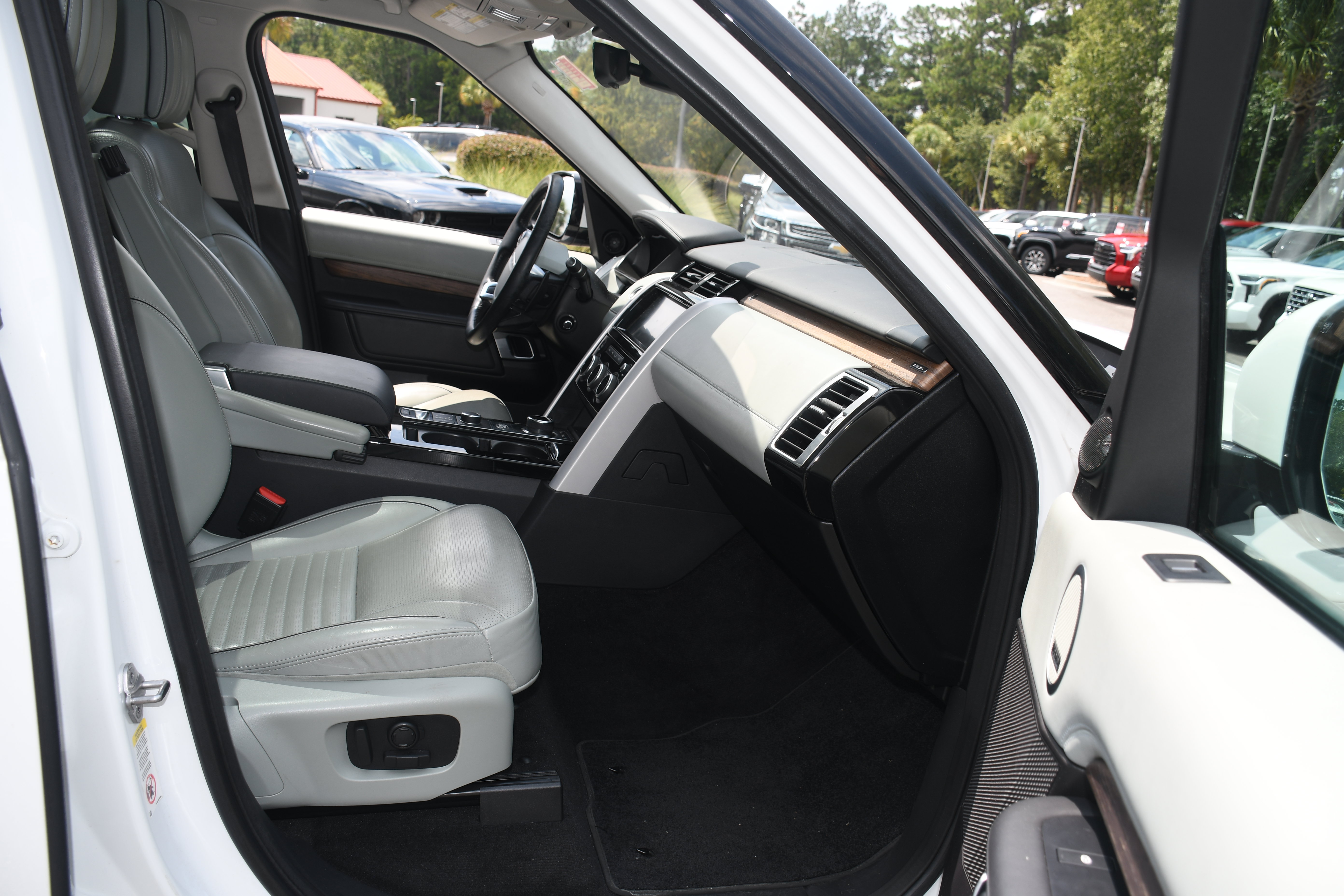 Used 2019 Land Rover Discovery HSE Luxury AWD/4WD image 26
