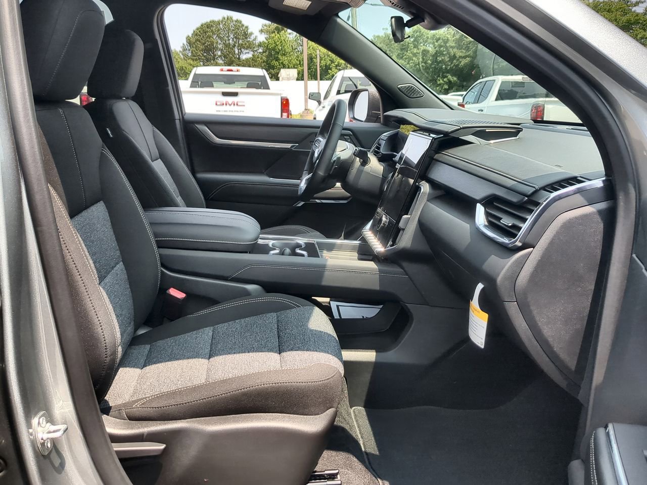 New 2025 GMC Acadia Elevation image 28