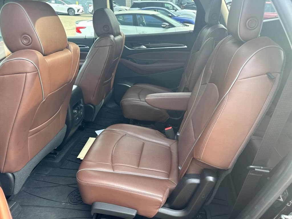 Used 2018 Buick Enclave Avenir w/ Avenir Technology Package AWD/4WD image 26