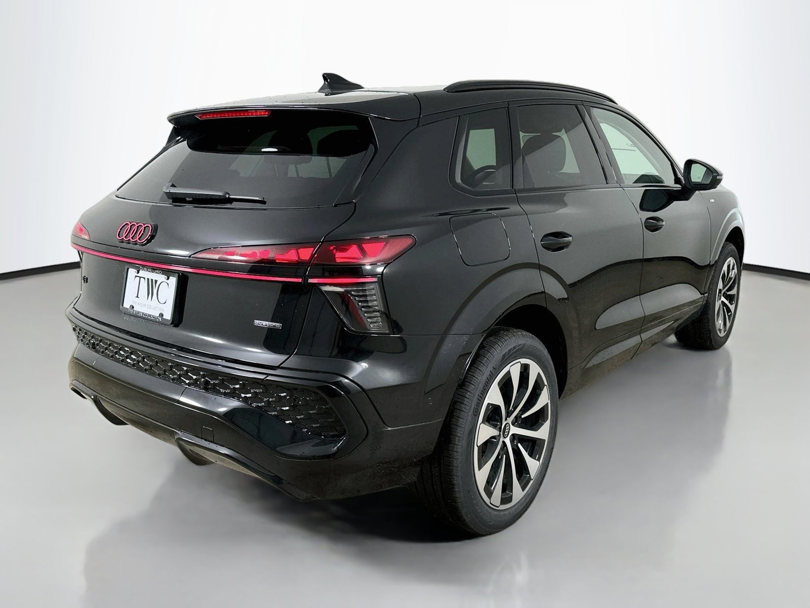 New 2026 Audi Q3 quattro 2.0T AWD/4WD image 5