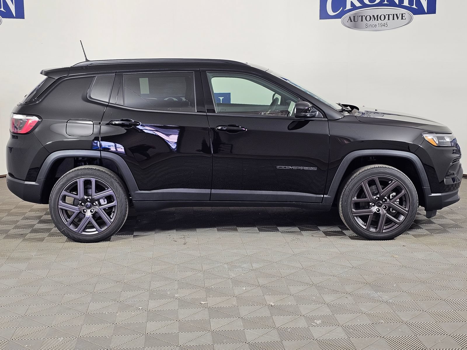 New 2026 Jeep Compass Limited w/ Sun, Sound & Navigation Group AWD/4WD image 30