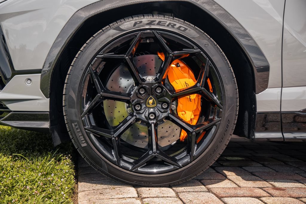 Used 2024 Lamborghini Urus Performante AWD/4WD image 16