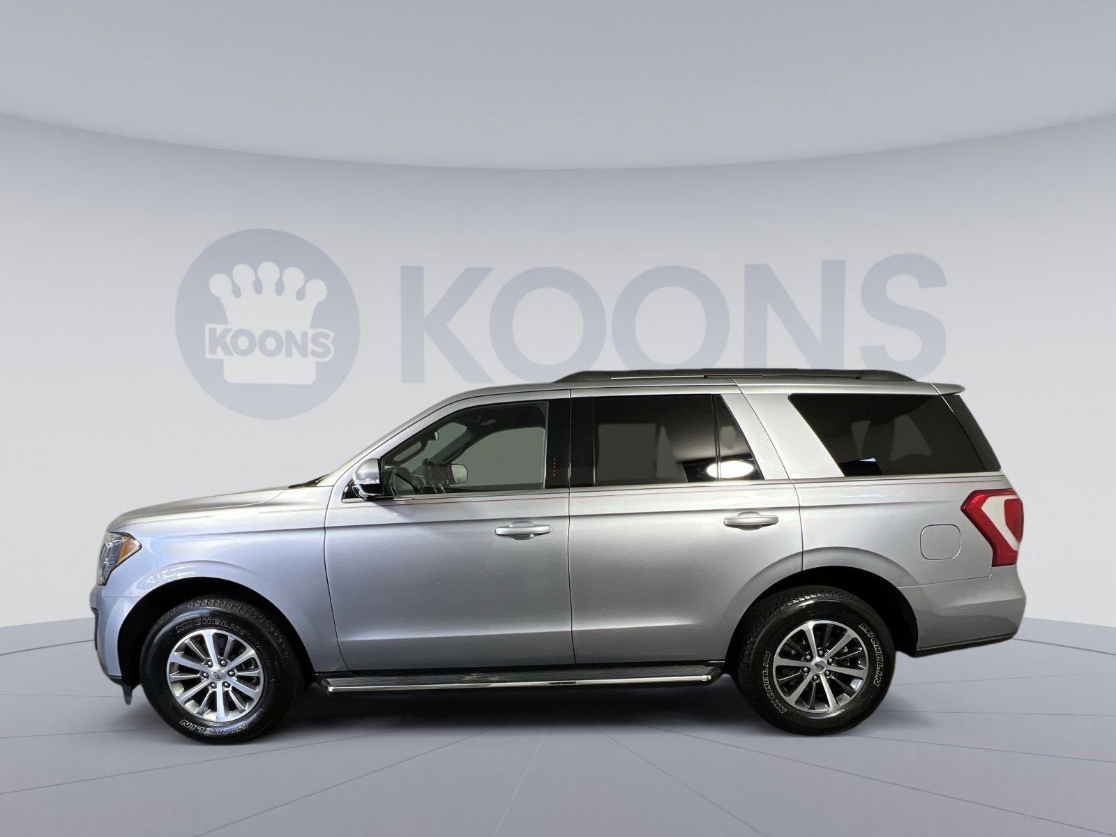 Used 2021 Ford Expedition XLT image 2