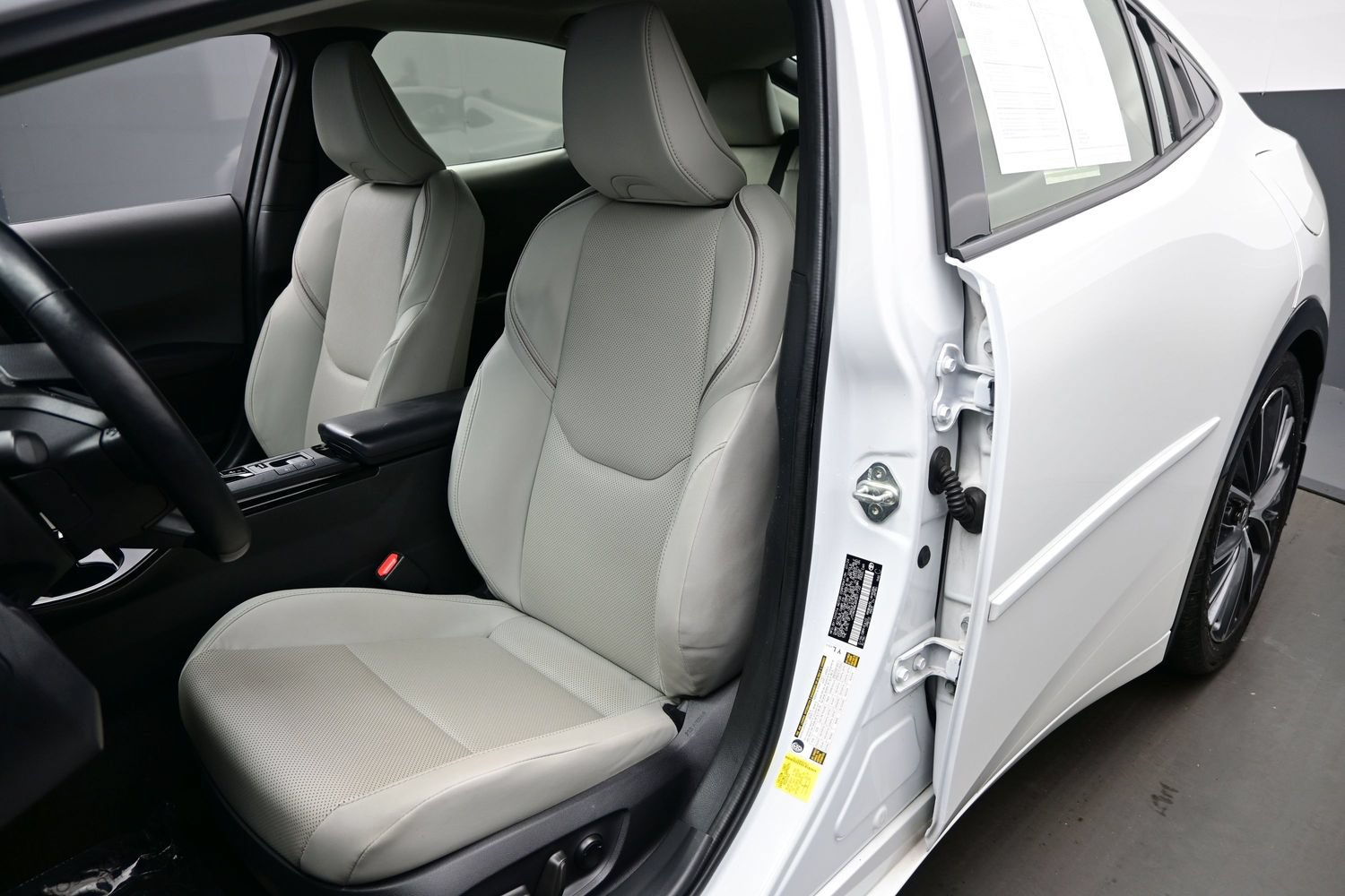 Used 2024 Toyota Prius XLE AWD/4WD image 12
