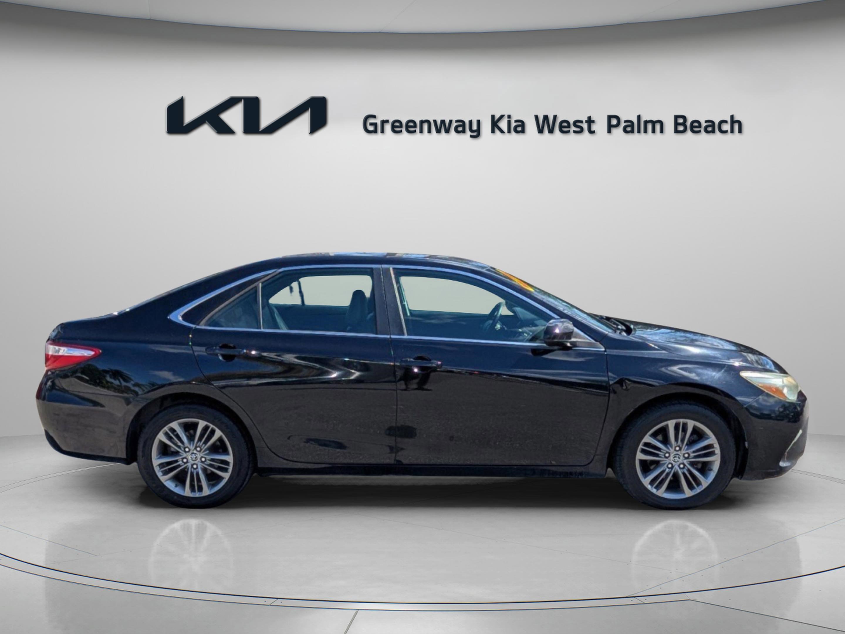 Used 2015 Toyota Camry SE image 8