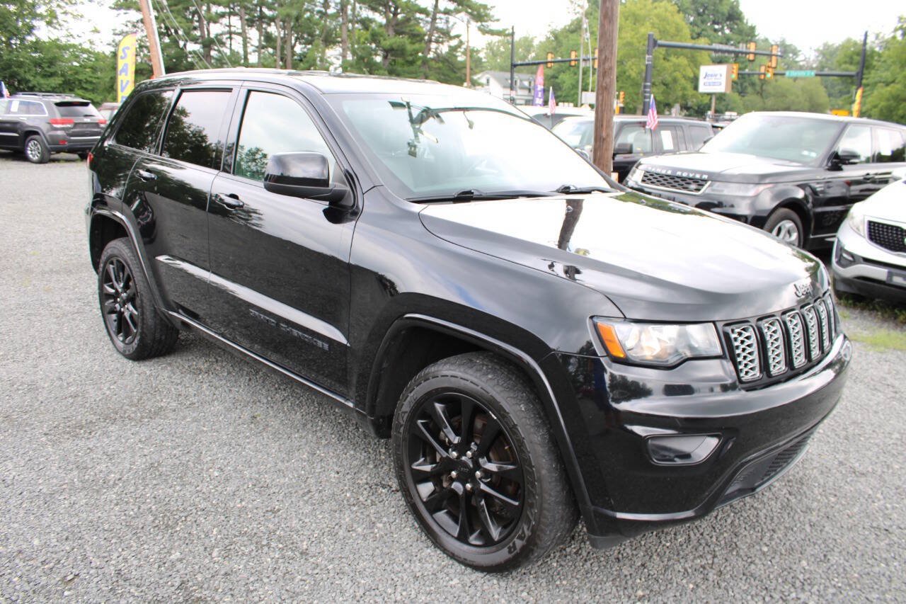 Used 2018 Jeep Grand Cherokee Altitude AWD/4WD image 4