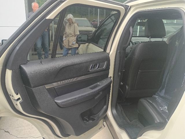 Used 2018 Ford Explorer XLT w/ Equipment Group 202A FWD image 17