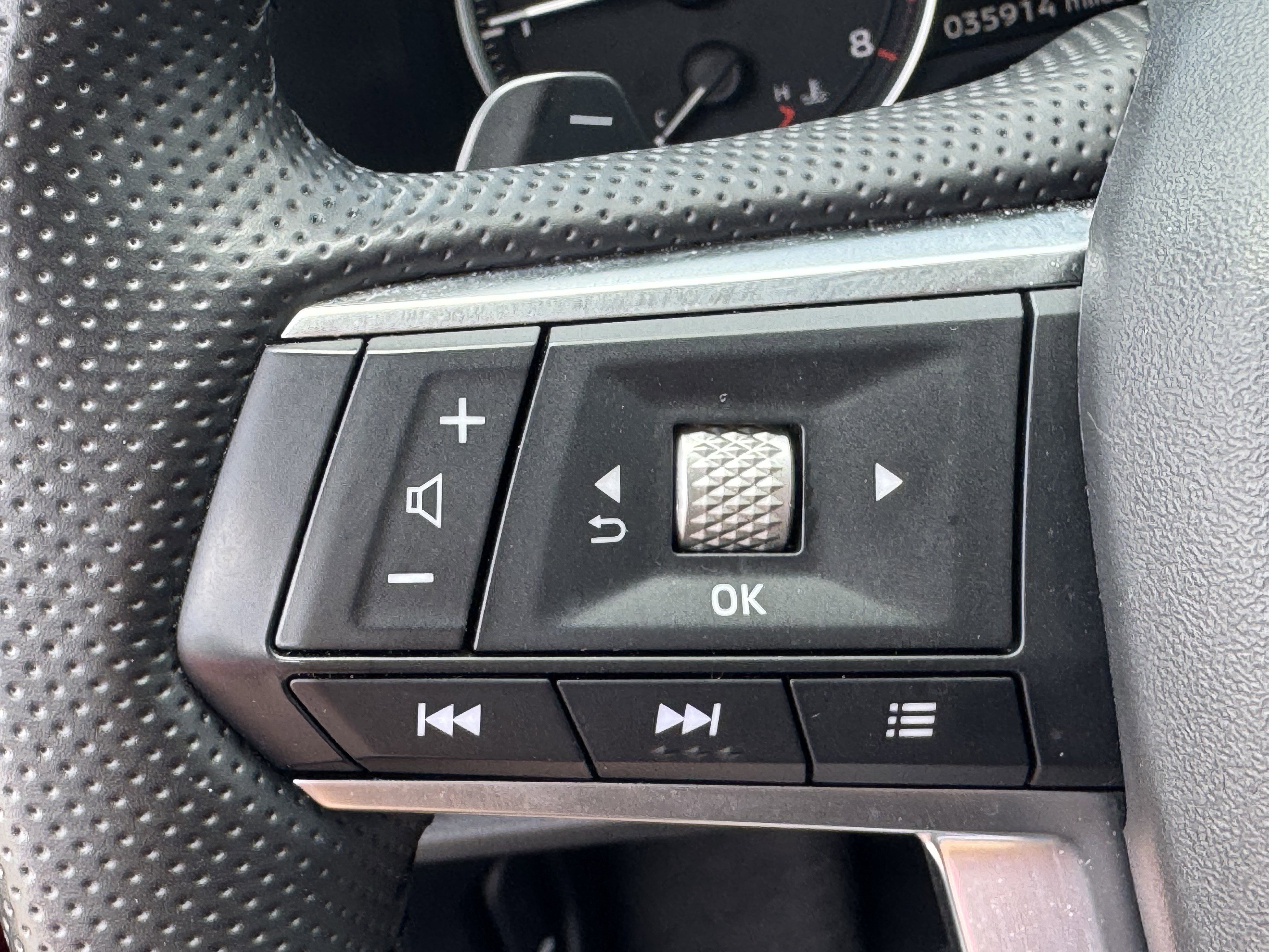 Used 2025 Mitsubishi Outlander SE FWD image 24