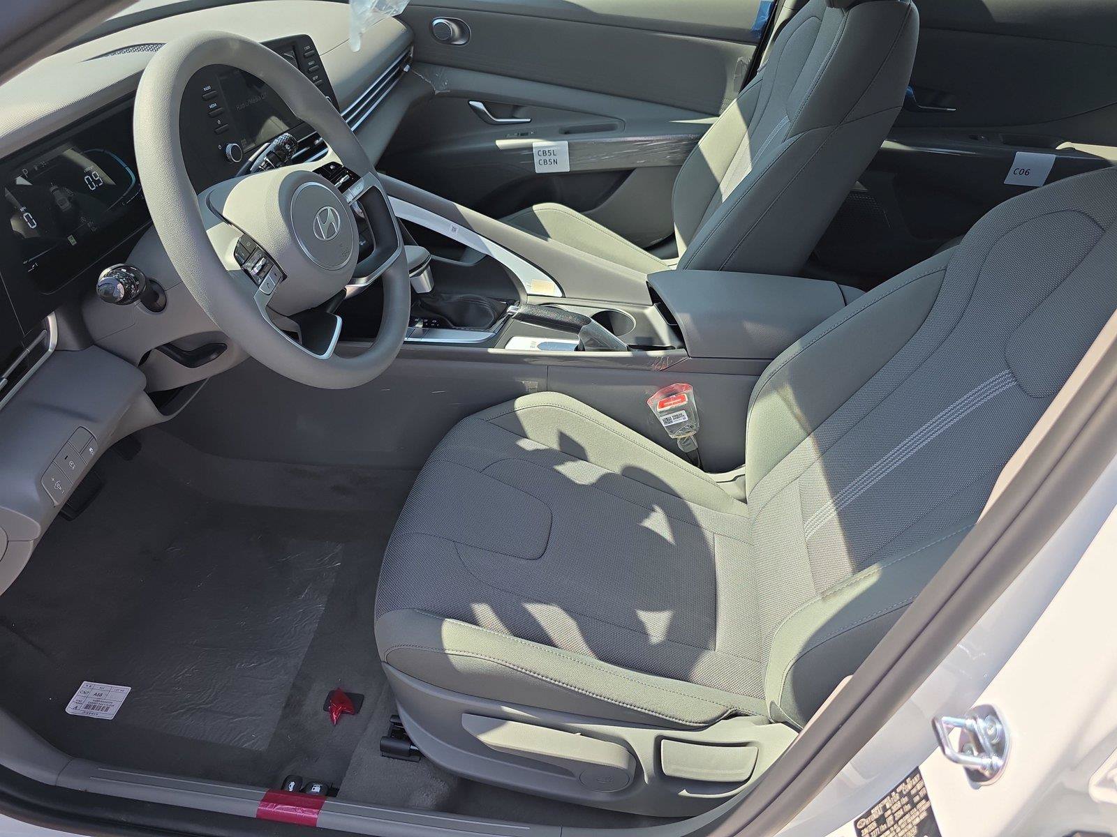 New 2026 Hyundai Elantra SE FWD image 3