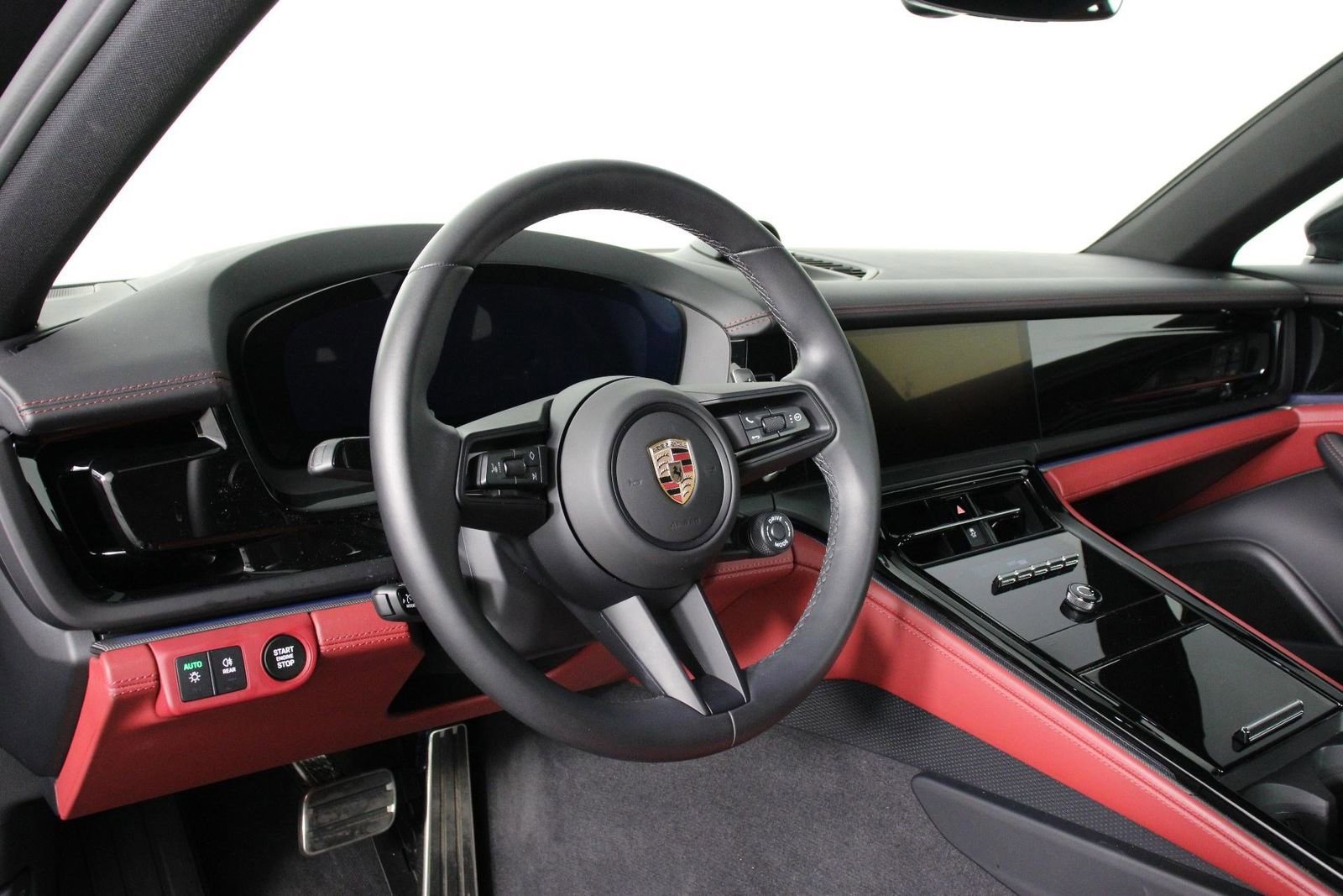 Certified 2025 Porsche Panamera image 4