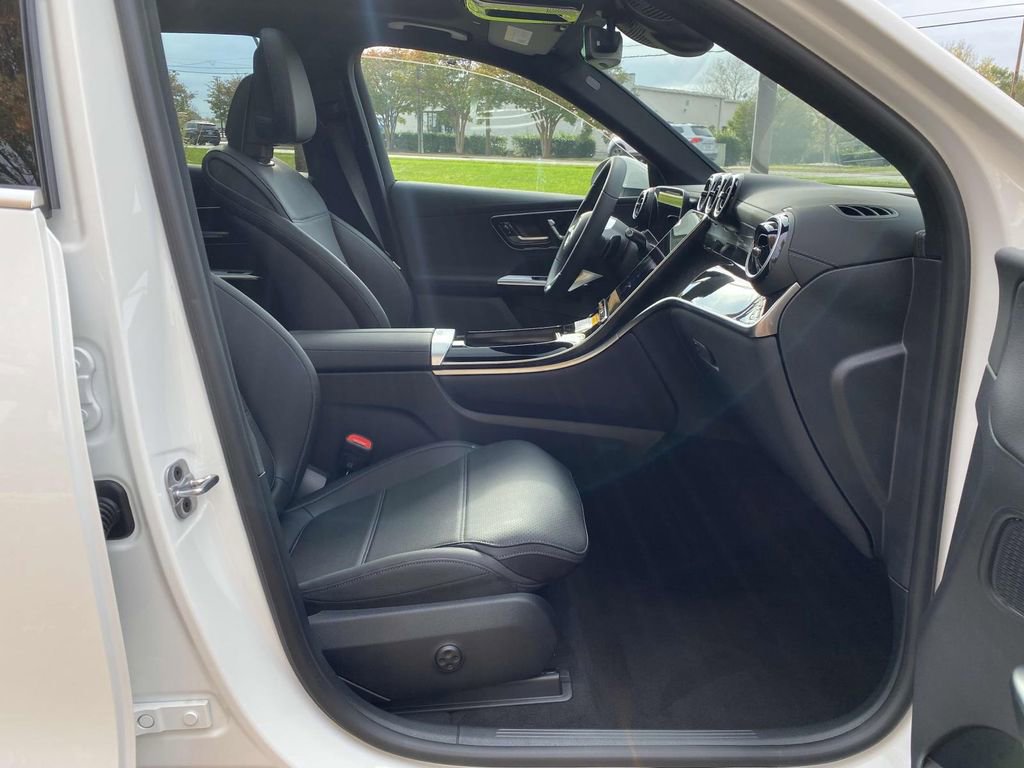 Certified 2025 Mercedes-Benz GLC 300 4MATIC image 12